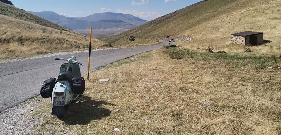 Monti Sibillini in Vespa e Lambretta. Spettacolo puro!