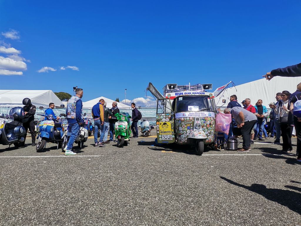 Vespa World Days 2024